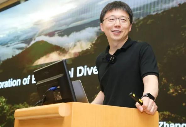 他獲得美國科技最高獎(jiǎng)(圖2)